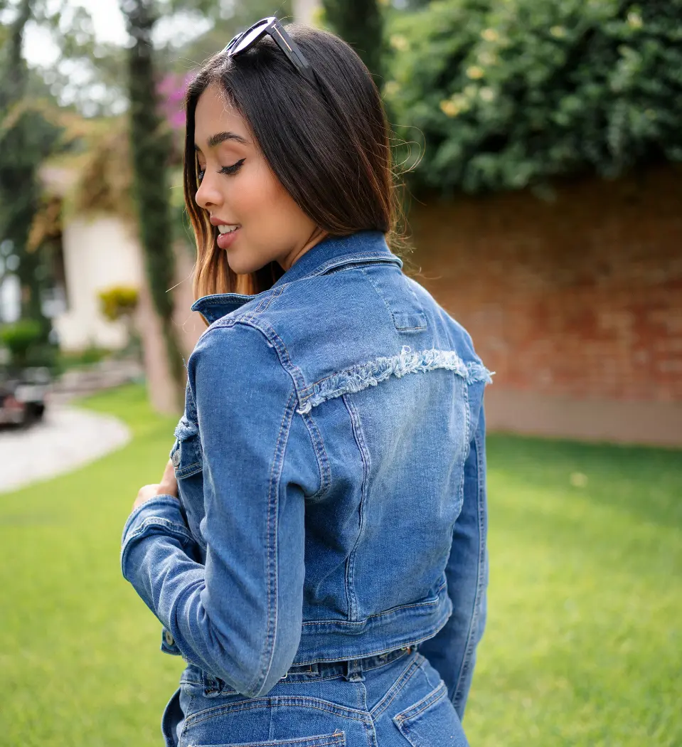 Casaca Santorini Azul – Clásico y Versátil en Denim