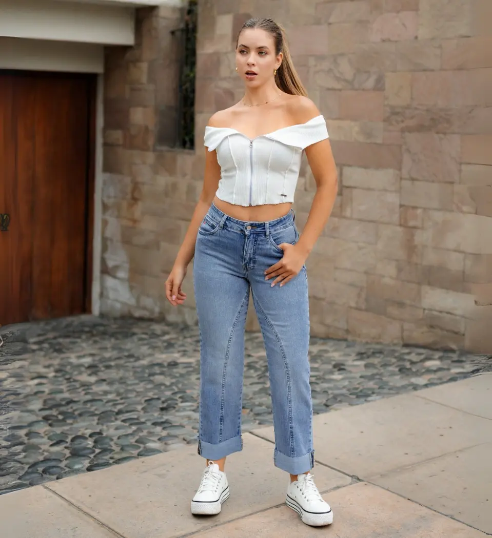 Jeans Mom Venecia Celeste – Estilo Retro con Toque Moderno