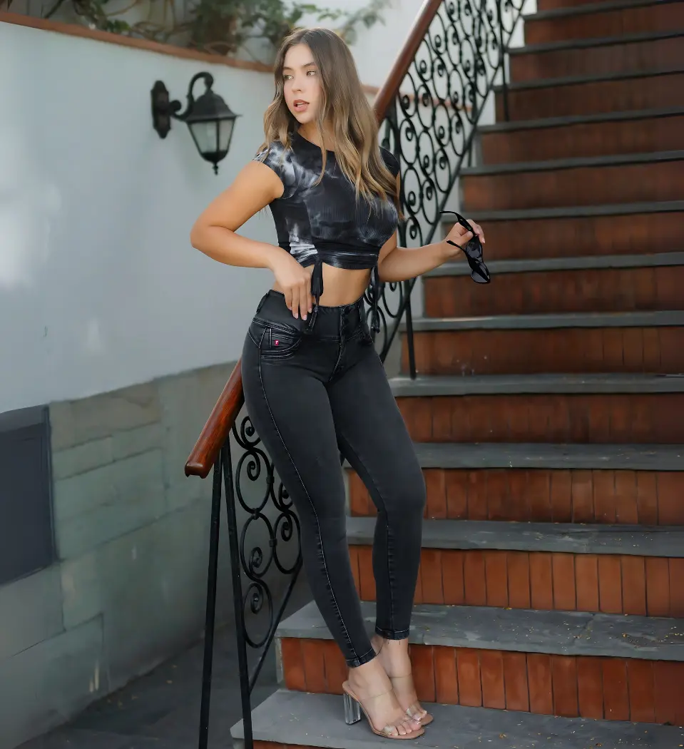 Jeans Pitillo Gaela Plomo – Sofisticación y Ajuste Perfecto