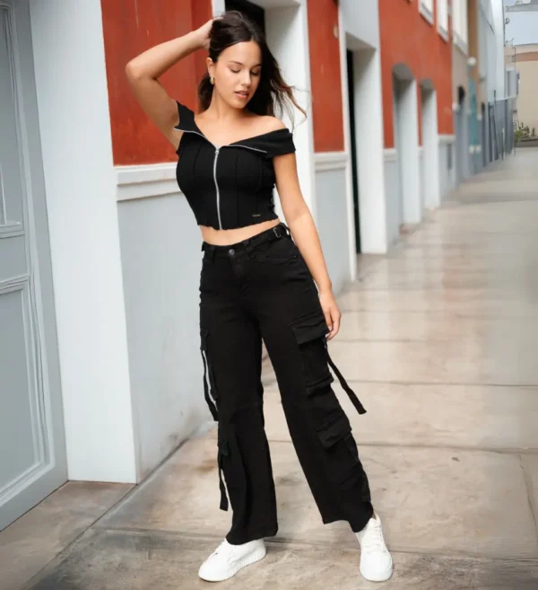 Top Camila Negro – Elegancia y Versatilidad en Tela Rib - Imagen 3
